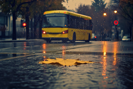 暴雨黄色预警暴雨中的街道背景