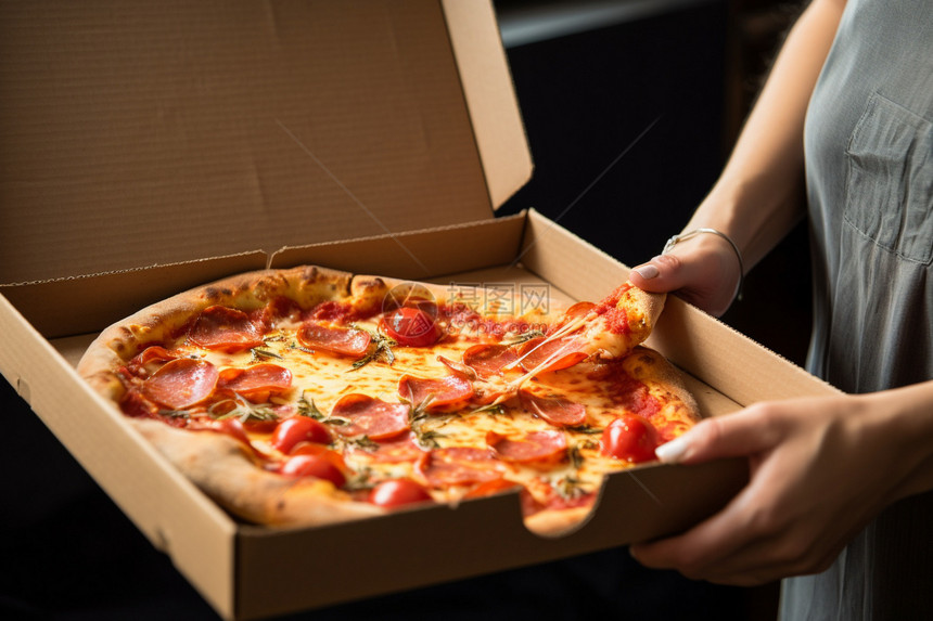 盒子里面健康的披萨图片