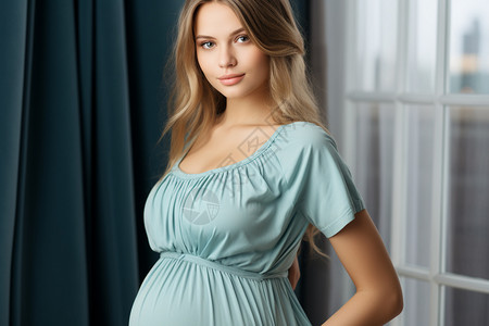 怀孕的长发女性图片