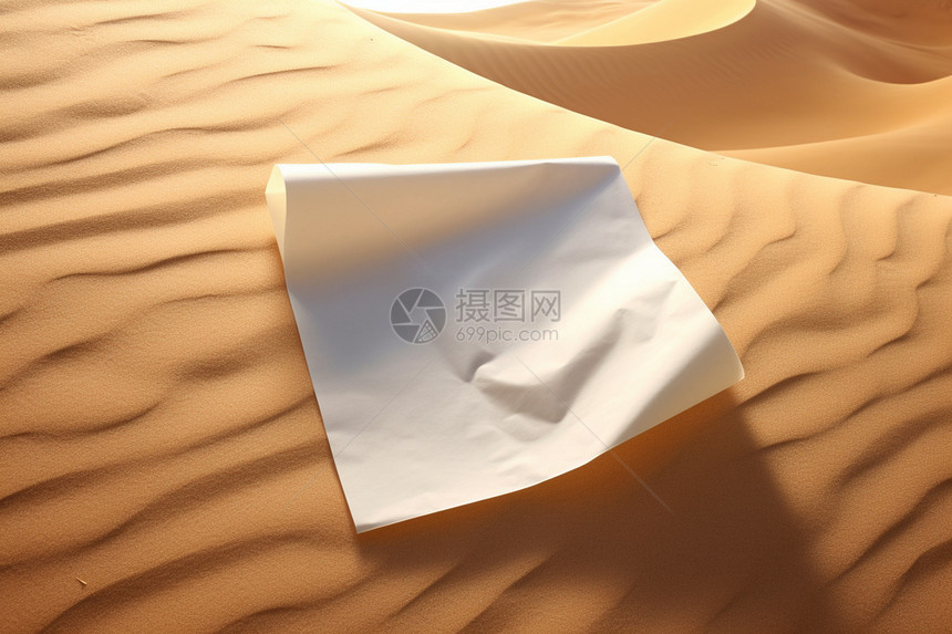 沙丘上的空白白纸图片