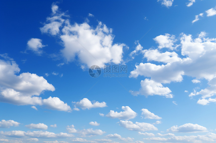 白云漂浮在天空图片