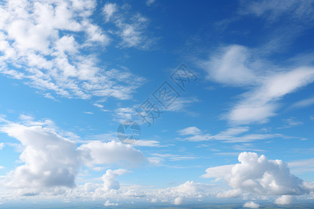 晴朗多云的天空图片