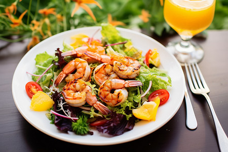 健康减脂的蔬菜虾仁沙拉背景图片