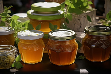 罐装的新鲜蜂蜜图片