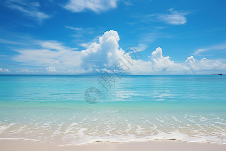 海浪拍打沙滩背景