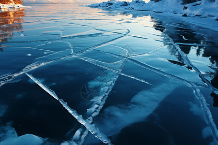 冰湖日出图片