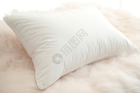 蓬松的白色枕头背景图片