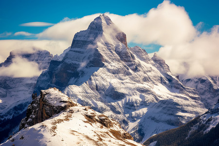 白雪皑皑的雪山山峰景观背景图片