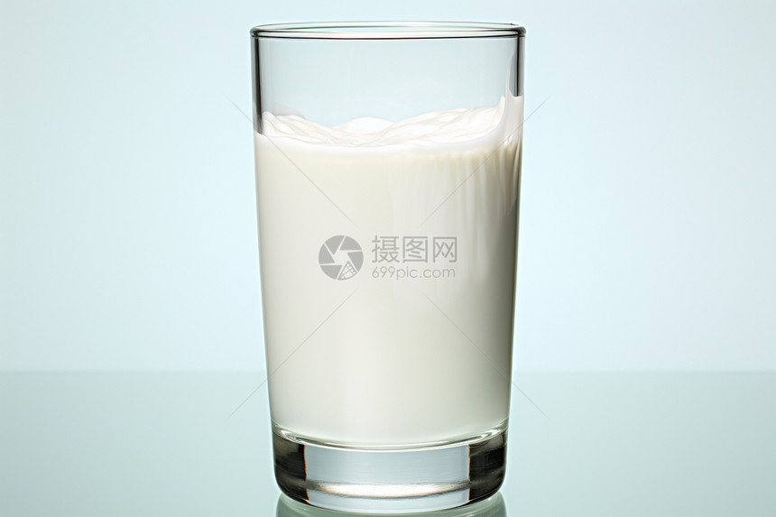 杯子里的乳制品图片