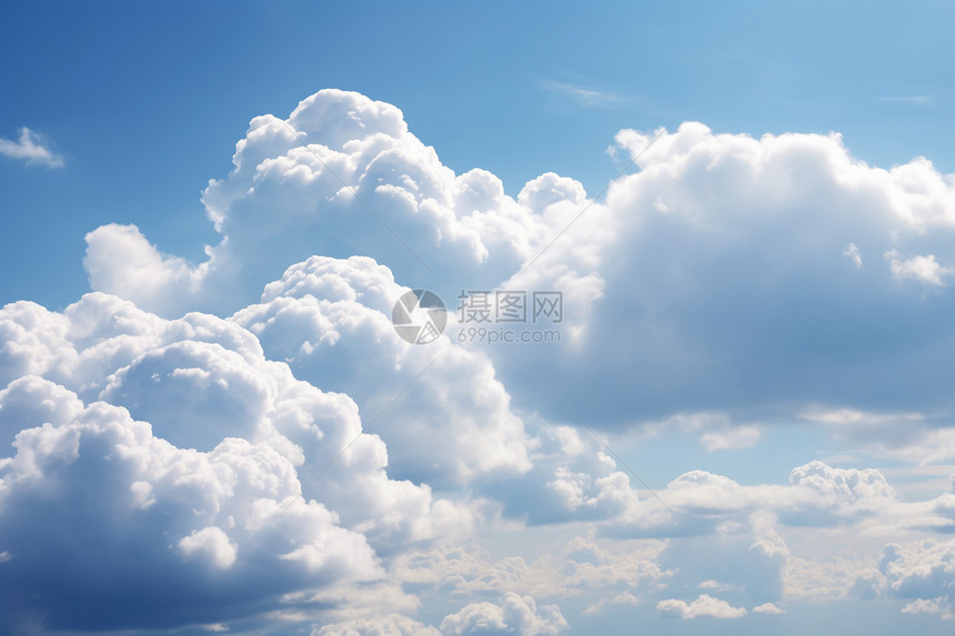 蓝天白云间的云端图片