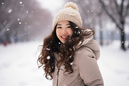 线帽冬日雪地里的美丽女孩背景