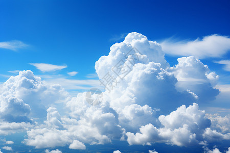 层层云朵在天空中高清图片