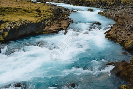 山间的河水图片