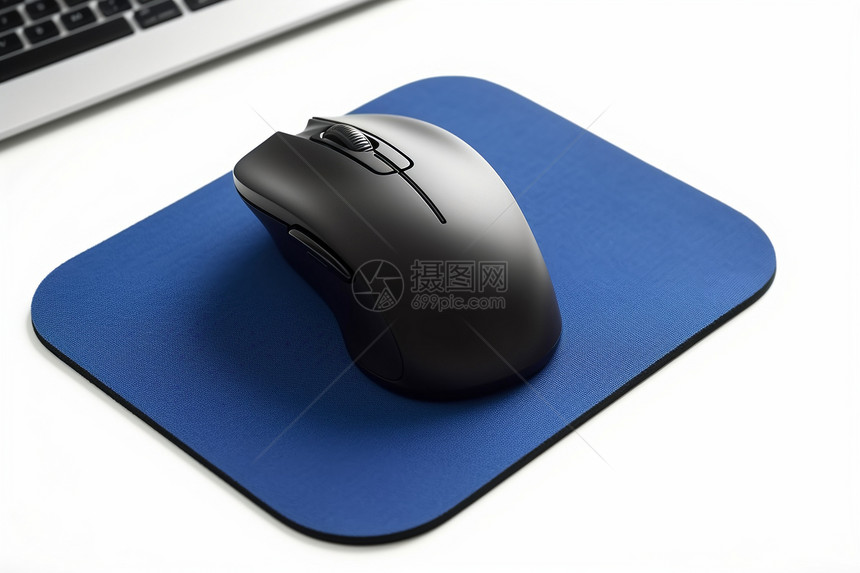蓝色鼠标垫上的电脑鼠标图片