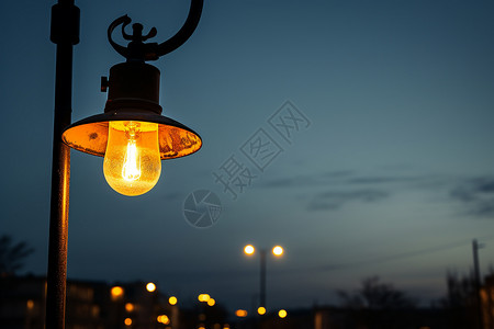 夜幕下街道旁的路灯高清图片