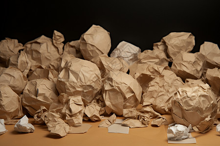 废纸篓损坏粗糙的纸张背景
