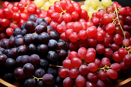 多汁紫红的葡萄背景图片