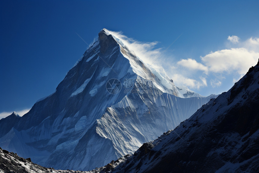 高原的珠穆朗玛峰图片