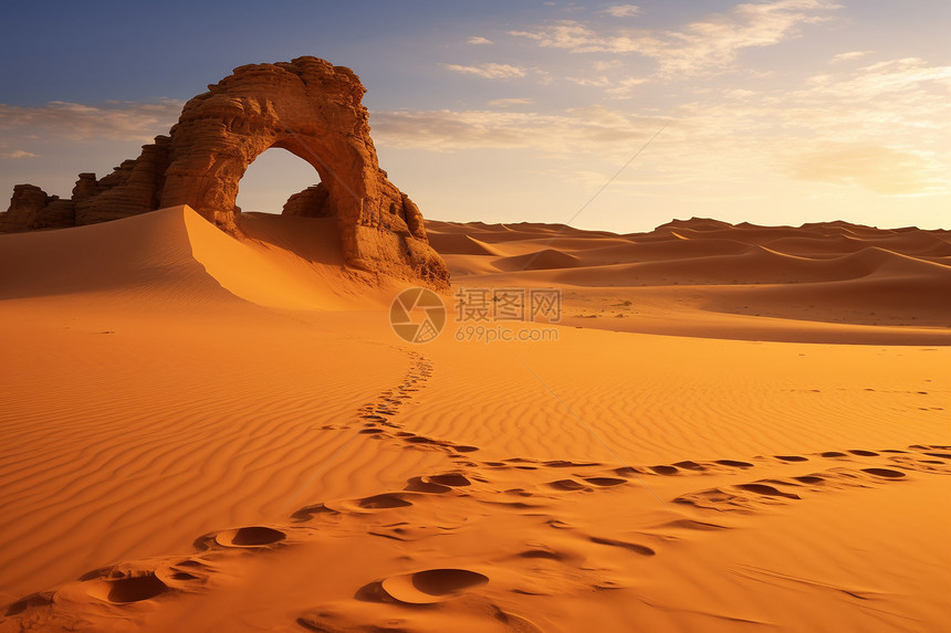 夕阳下的沙漠奇景图片