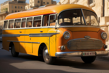 街道上的黄色巴士背景图片