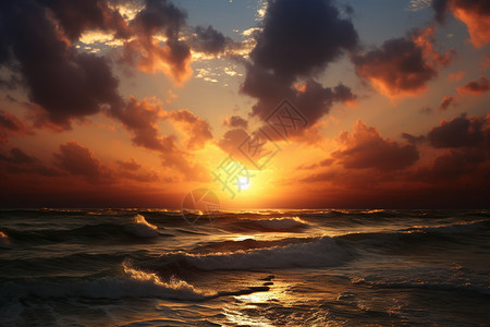 夕阳下金波荡漾的大海图片