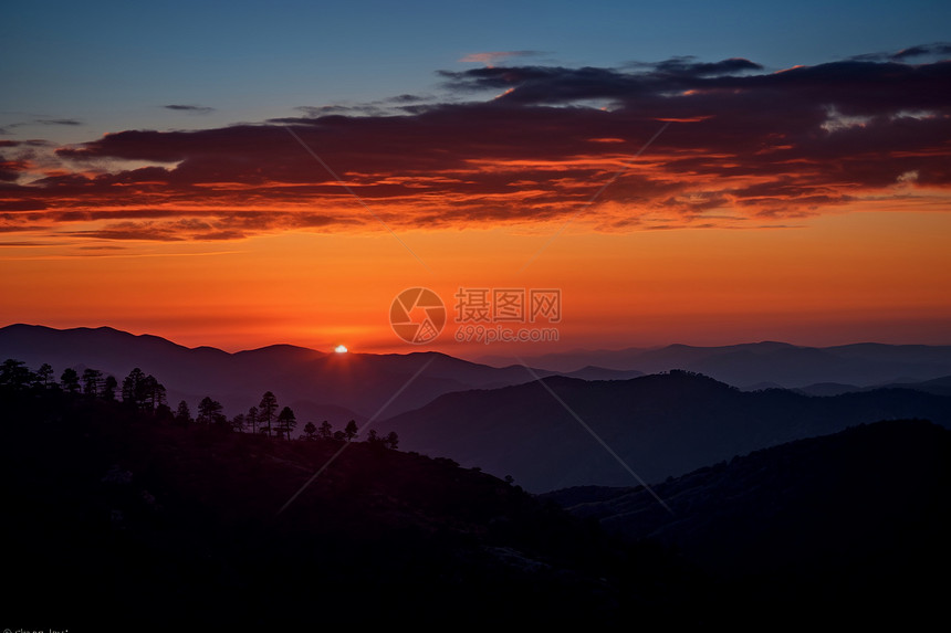 黄昏的霞光山色图片