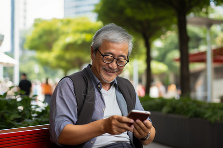 城市公园中的老人长椅高清图片素材