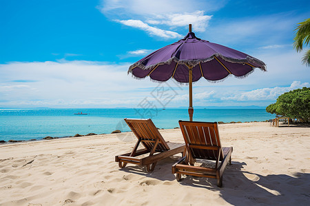 椅子和遮阳伞在海滩上图片