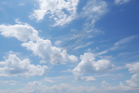 天空中飘着云朵图片