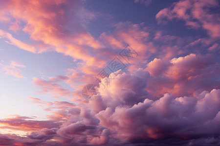 夕阳余晖的云朵图片