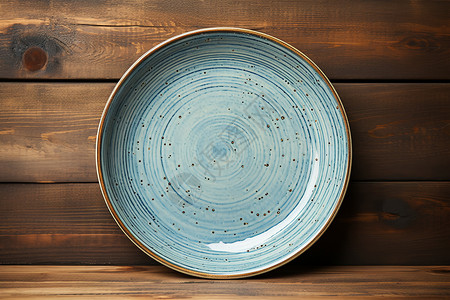 木桌上的餐盘背景图片