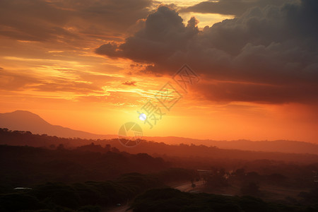 夕阳下的远山图片