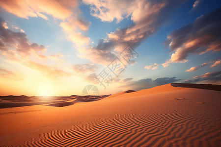 日落时的沙漠和沙丘图片