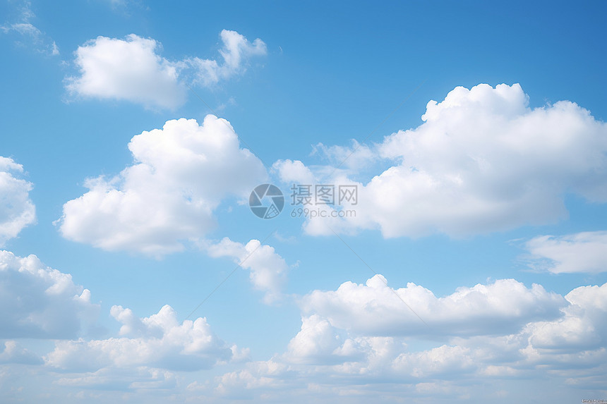 蓝天中漂浮的云彩图片