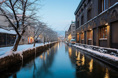 白雪覆盖的城市夜景图片