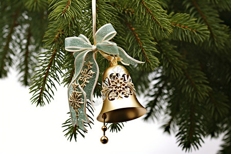 挂着铃铛的圣诞树图片