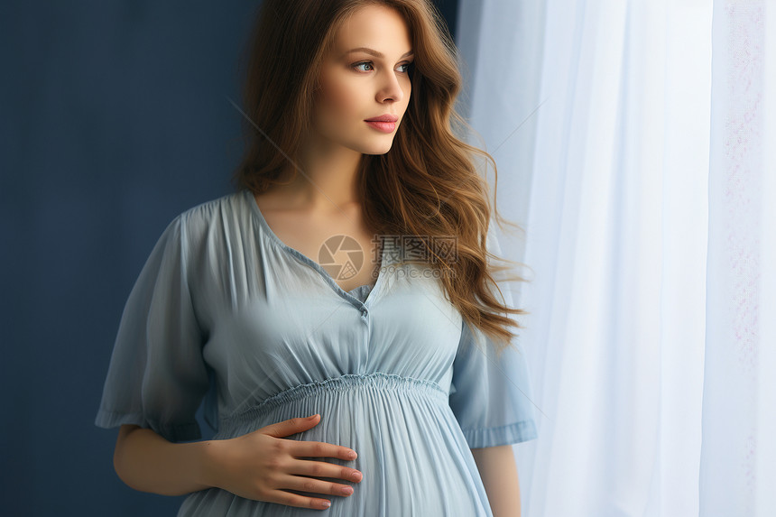 期待新生的孕妇图片