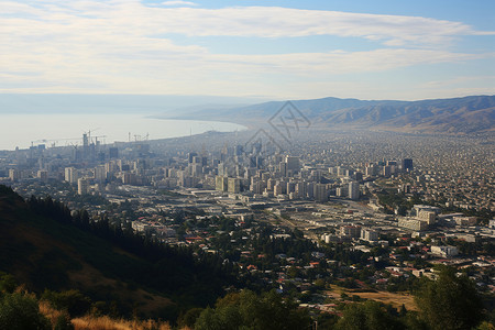 山顶俯瞰城市景观背景图片