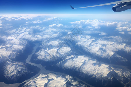 飞机俯瞰雪山山脉景观图片