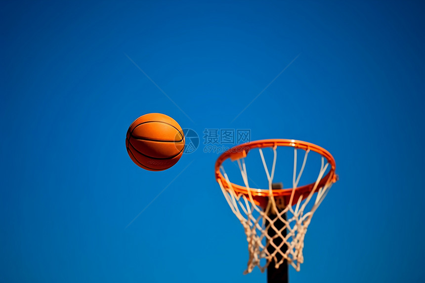 天空中的篮球图片