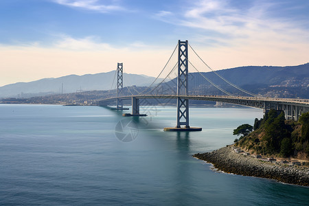 海峡桥上的蔚蓝天空图片