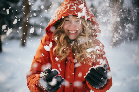 冬季雪地里玩耍的女性图片