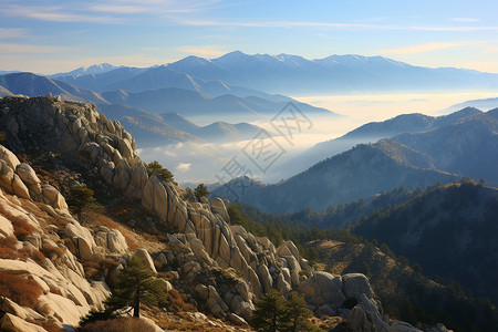 山脉与迷雾背景图片