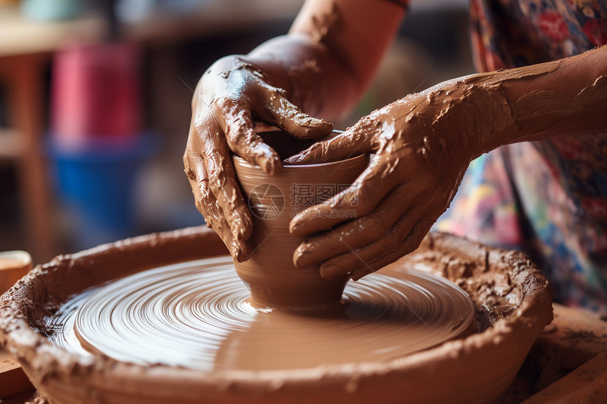 陶艺工坊中制作的陶器图片