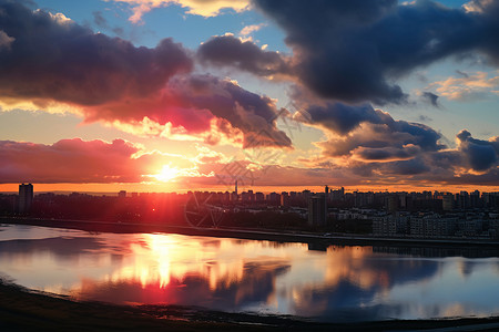 夕阳下的城市背景图片