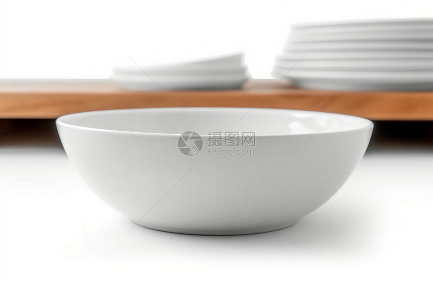 餐桌上的白色碗图片