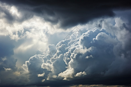 雷暴时刻中的乌云背景图片