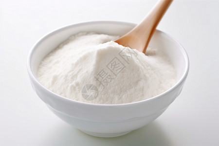 牛奶粉在白色碗里背景图片