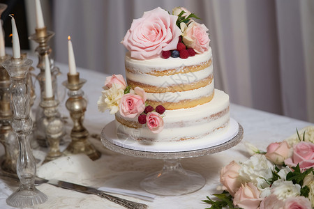 蛋糕上的鲜花背景图片