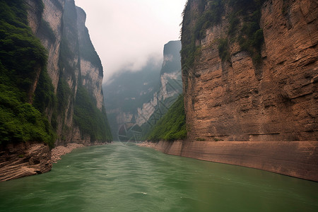 云雾中的峡谷奇观背景图片